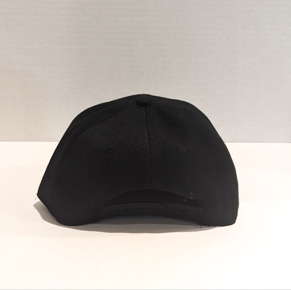 Mesmerizing Skeleton: New Black Snapback Hat with Original Artwork Front Design - Picture 4 of 5